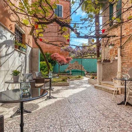 Casa Boccassini Hotel *