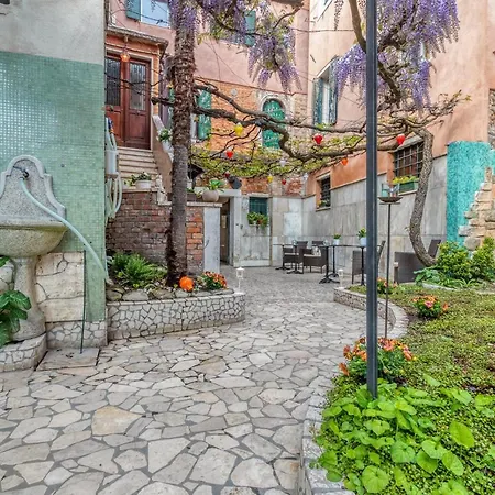 Casa Boccassini Hotel