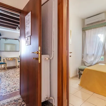 Casa Boccassini Отель *