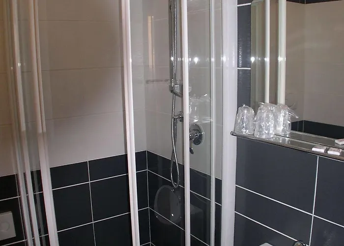 卡萨波卡希尼酒店 *